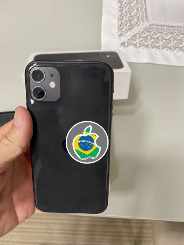 iPhone 11 64GB - Preto - Seminovo - Bater.: 100% (Nova) - R$ 1.500,00. Aceito só iPhone na troca - Aceito Cartão até 18x + juros. Vai com Cabo e Fonte juntos. Tubarão SC. Atenção: Compra feita pelo site, acrescenta 5%, à mais encima do valor!!!