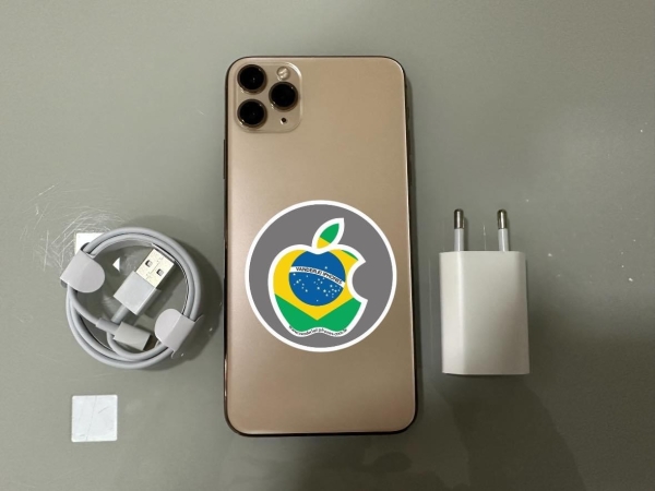 iPhone 11 Pro Max 256GB - Dourado - Bater.: 100% (Nova) - Seminovo - Obs: Histórico de Tela trocada - R$ 2.500,00.  Aceito só iPhone na troca - Aceito Cartão até 18x + juros. Vai com Cabo e Fonte juntos. Tubarão - SC. Atenção: Compra feita pelo site, acrescenta 5%, à mais encima do valor!!!