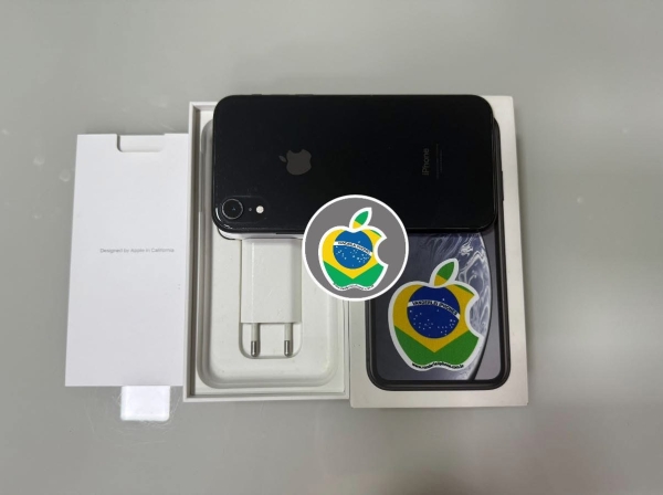 iPhone XR 64GB - Preto - Seminovo - Bater.: 100% (Nova) - R$ 1.100,00.  Aceito só iPhone na troca - Aceito Cartão até 18x + juros. Vai com Cabo e Fonte juntos. Tubarão - SC. Atenção: Compra feita pelo site, acrescenta 5%, à mais encima do valor!!!