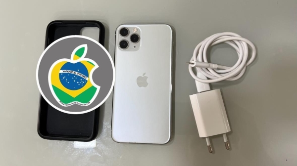 iPhone 11 Pro Max 256GB - Branco - Bater.: 100% (Nova) - Seminovo - R$ 2.600,00.  Aceito só iPhone na troca - Aceito Cartão até 18x + juros. Vai com Cabo e Fonte juntos. Tubarão - SC. Atenção: Compra feita pelo site, acrescenta 5%, à mais encima do valor!!!