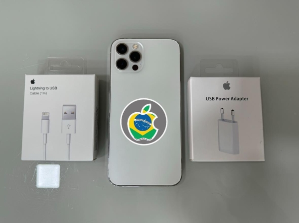 iPhone 12 Pro 128GB - Branco - Seminovo - Obs: Não Foca na Câmera 2 e Sem Face ID e Histórico de Tela trocada - Bater.: 86 - R$ 2.000,00. Aceito só iPhone na troca - Aceito Cartão até 18x + juros. Vai com Cabo e Fonte juntos. Tubarão - SC. Atenção: Compra feita pelo site, acrescenta 5%, à mais encima do valor!!!