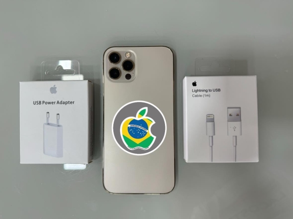 iPhone 12 Pro Max 128GB - Dourado - Seminovo - Bater.: 100% (Nova) - Obs: Histórico de Tela trocada - R$ 2.700,00.  Aceito só iPhone na troca - Aceito Cartão até 18x + juros. Vai com Cabo e Fonte juntos. Tubarão - SC. Atenção: Compra feita pelo site, acrescenta 5%, à mais encima do valor!!!