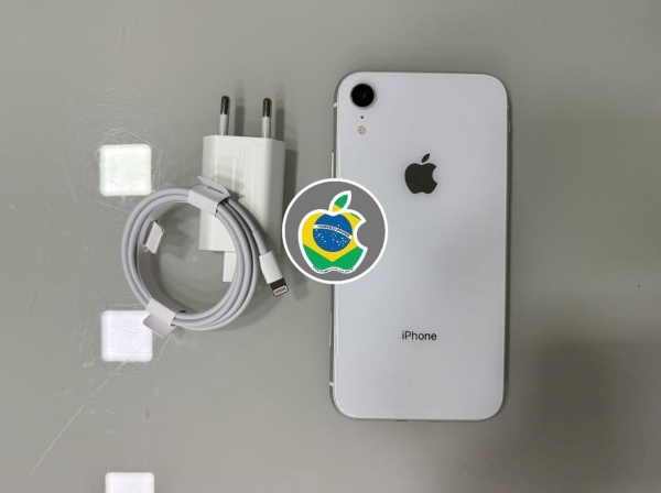 iPhone XR 128GB - Branco - Seminovo - Bater.: 98% (Nova) - R$ 1.100,00.  Aceito só iPhone na troca - Aceito Cartão até 18x + juros. Vai com Cabo e Fonte juntos. Tubarão - SC. Atenção: Compra feita pelo site, acrescenta 5%, à mais encima do valor!!!