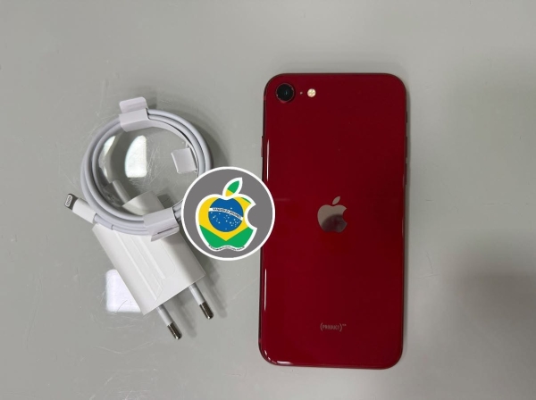 iPhone SE 64GB - Vermelho - Seminovo - Bater.: 100% (Nova) - R$ 800,00. Aceito só iPhone na troca - Aceito Cartão até 18x + juros. Vai com Cabo e Fonte juntos. Tubarão SC. Atenção: Compra feita pelo site, acrescenta 5%, à mais encima do valor!!!