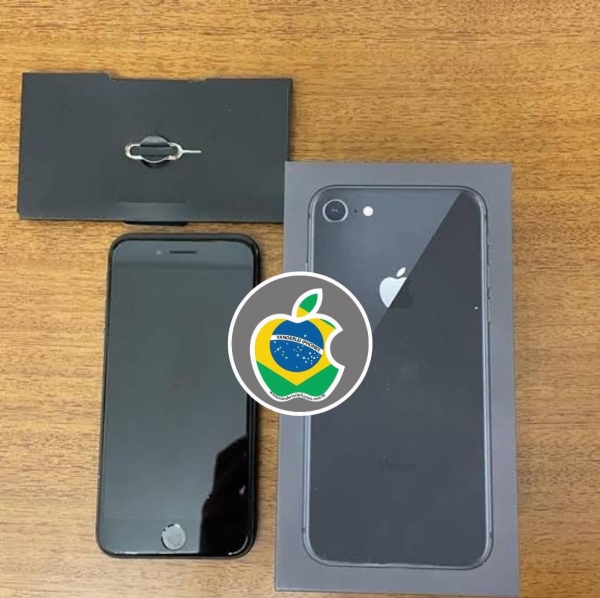 iPhone 8 64GB - Preto - Seminovo - Bater.: 100% (Nova) - R$ 800,00. Aceito só iPhone na troca - Aceito Cartão até 18x + juros. Vai com Cabo e Fonte juntos. Tubarão SC. Atenção: Compra feita pelo site, acrescenta 5%, à mais encima do valor!!!
