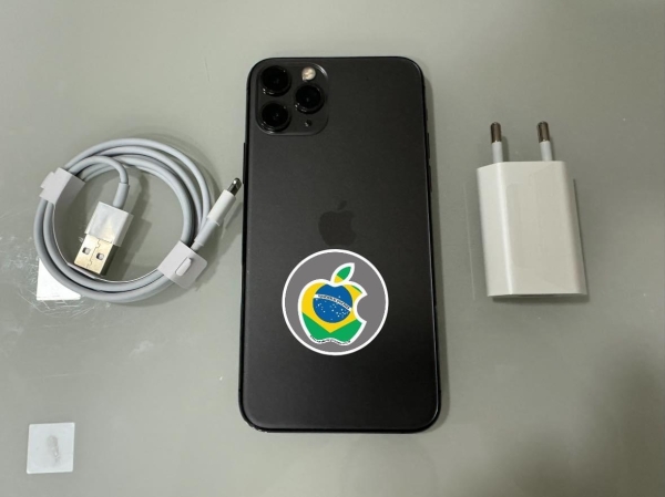 iPhone 11 Pro Max 256GB - Preto - Bater.: 100% (Nova) - Seminovo - R$ 2.600,00.  Aceito só iPhone na troca - Aceito Cartão até 18x + juros. Vai com Cabo e Fonte juntos. Tubarão - SC. Atenção: Compra feita pelo site, acrescenta 5%, à mais encima do valor!!!