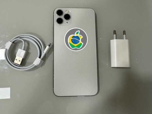 iPhone 12 Pro Max 128GB - Branco - Seminovo - Bater.: 86% - Obs: Histórico de Tela trocada - R$ 2.500,00.  Aceito só iPhone na troca - Aceito Cartão até 18x + juros. Vai com Cabo e Fonte juntos. Tubarão - SC. Atenção: Compra feita pelo site, acrescenta 5%, à mais encima do valor!!!