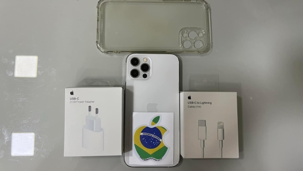 iPhone 13 Pro 256GB - Branco - Bater.: 88% - Seminovo - R$ 3.400,00.  Aceito só iPhone na troca - Aceito Cartão até 18x + juros. Vai com Cabo e Fonte juntos. Tubarão - SC. Atenção: Compra feita pelo site, acrescenta 5%, à mais encima do valor!!!