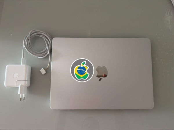 MacBook Air  M2 - 8GB - 256SSD - 13.3P - Seminovo (como zero) - Bater.: 89% - Cor: Prata- R$ 4.800,00.  Aceito só iPhone na troca - Aceito Cartão até 18x + juros. Vai com Cabo e Fonte juntos. Tubarão - SC. Atenção: Compra feita pelo site, acrescenta 5%, à mais encima do valor!!!